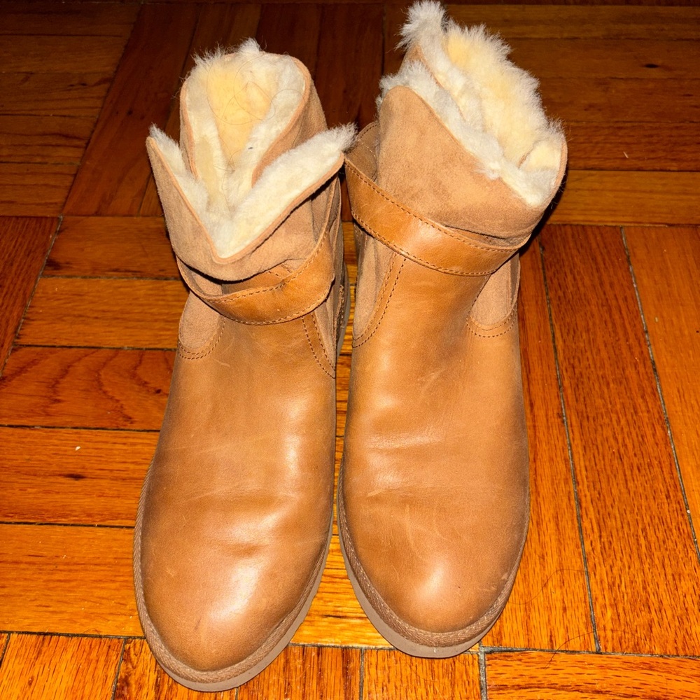 UGG Tan Ankle Boots with Cream Fur Lining